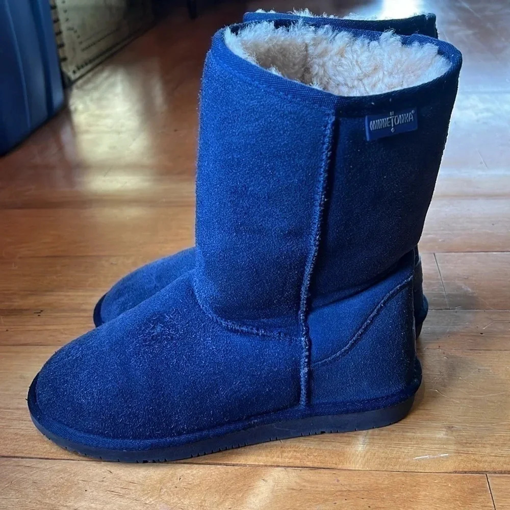 Minnetonka Women's Olympia Sheepskin / Wool Short Boot Elegance Indigo Size 9 - Picture 2 of 8
